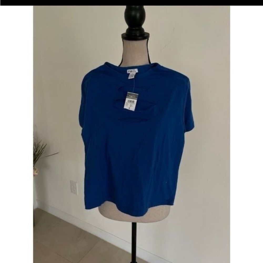 NWT blue cutout t shirt small blue rue 21  1455